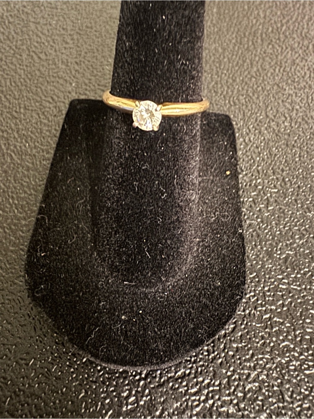 Zale’s 14kt (0969) Gold 0.15 ct Round Natural Diamond Ring